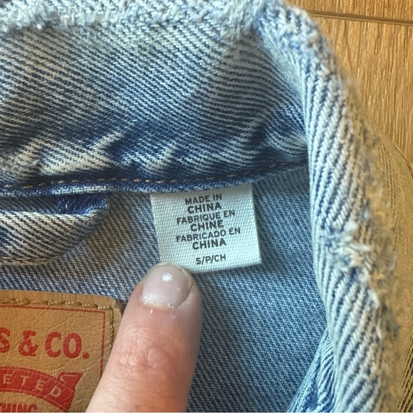 Levi's Distressed Light Blue Denim Jacket - Picture 7 of 9